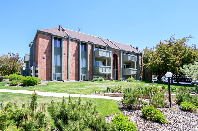 Building Photo - 1182 Foothill Dr