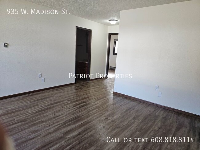 Building Photo - 2 bedroom/ 1 bath in Platteville, WI