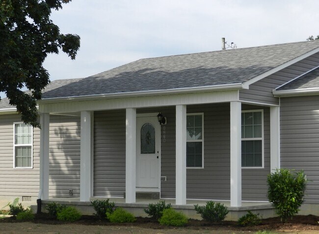 FRONT PORCH - 8290 Hilham Rd