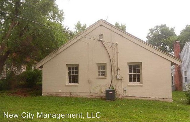 Building Photo - 3 br, 1.5 bath House - 1177 East 65th Street