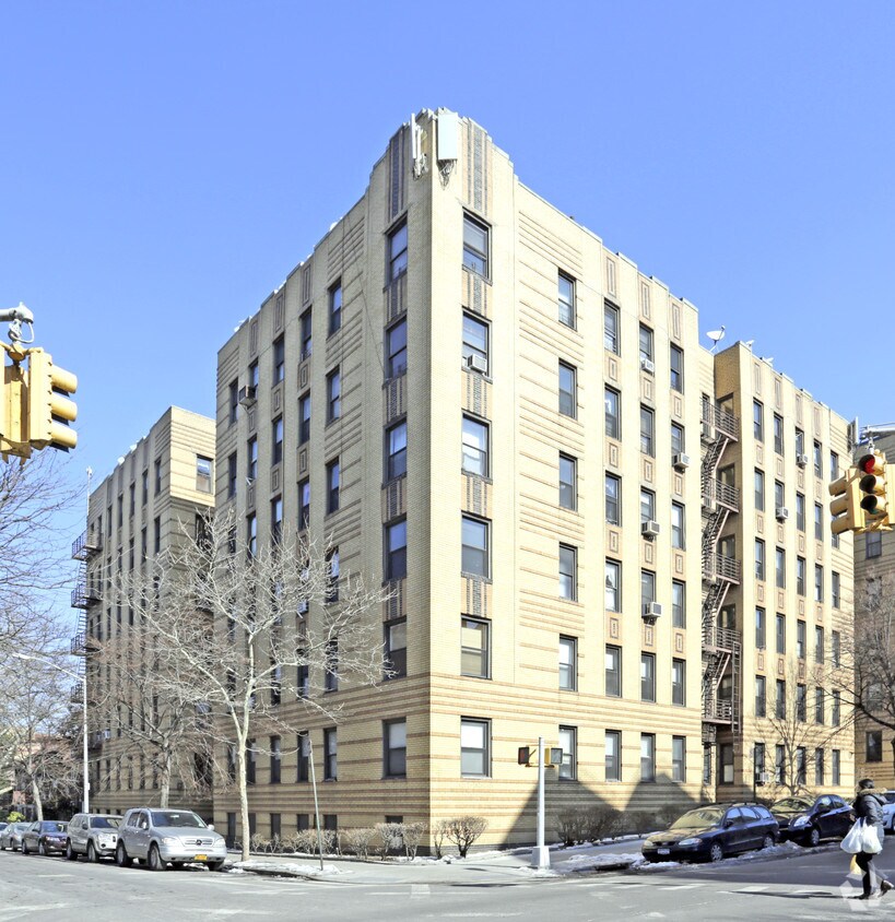 Foto principal - 34-57 73rd St