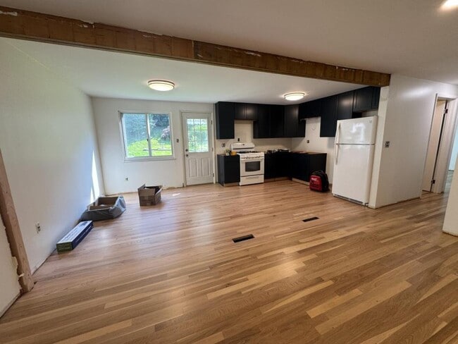 Building Photo - 111 Treeview Dr