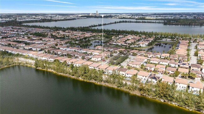 Foto del edificio - 9910 NW 86th Terrace
