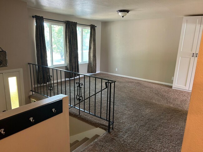 Foto del edificio - 368 Weaver Ln