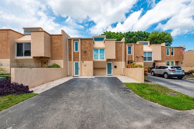 Building Photo - 6653 SW 140th Ave