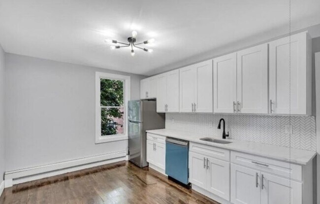 Building Photo - 119 Littleton Ave