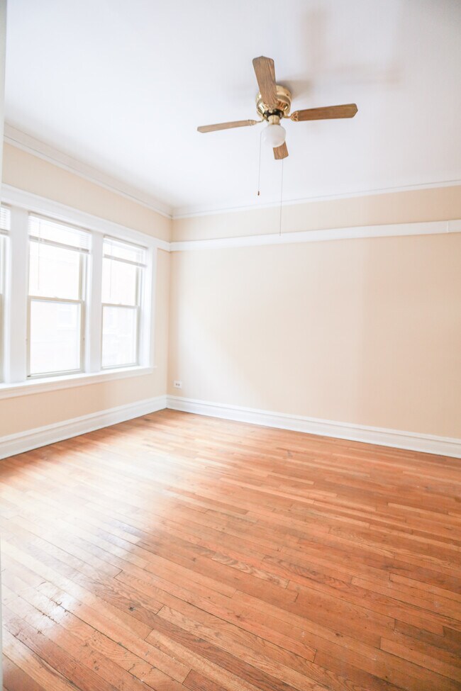 Foto del edificio - 4452 N Damen Ave