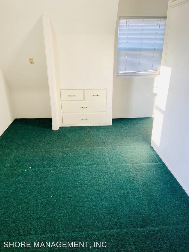 Building Photo - 803-807 Jamaica Ct