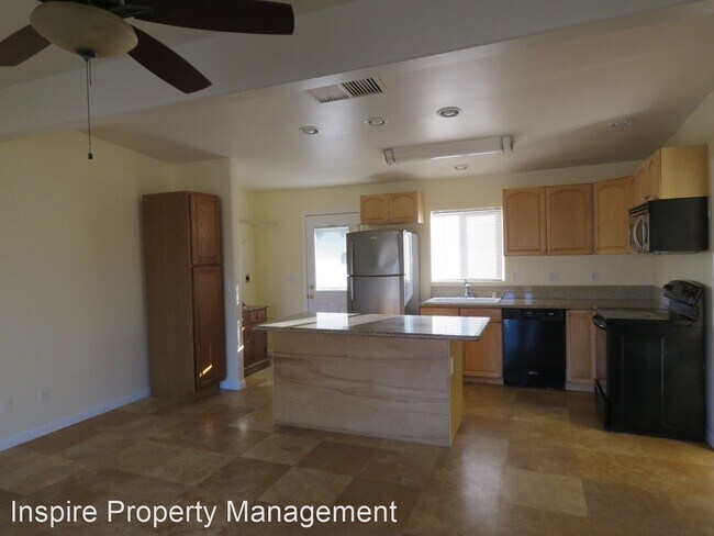 Foto del edificio - 3 br, 2 bath House - 60161 Security Drive