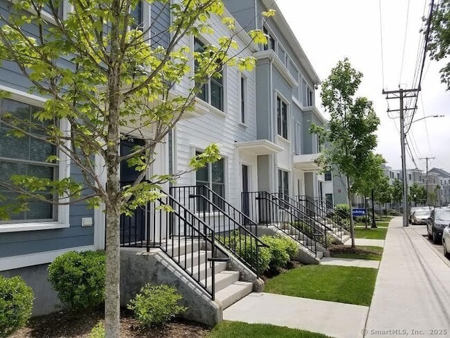 Building Photo - 72 Merrell Ave