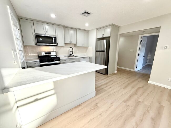 Building Photo - 1063 Tacoma St