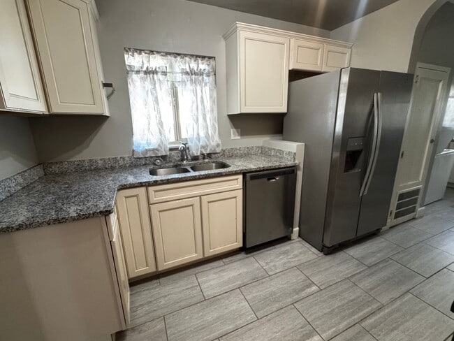 Foto del edificio - Home near UNM.