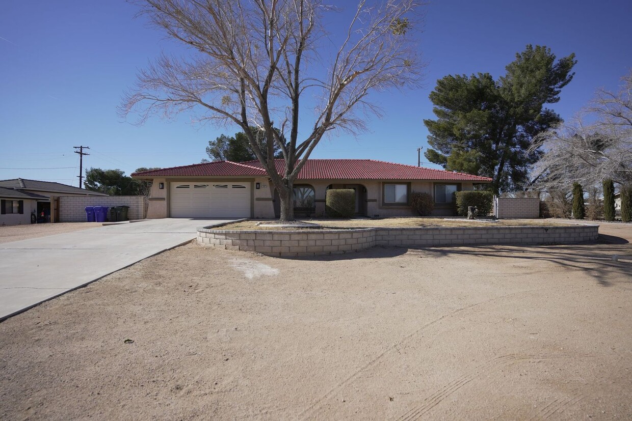 Primary Photo - 3 BEDROOM APPLE VALLEY HOME