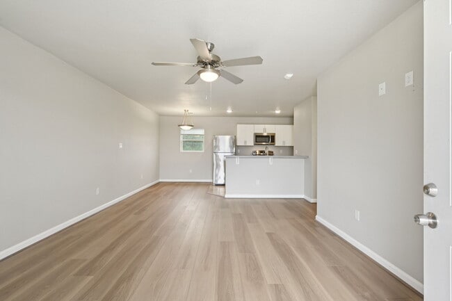 Building Photo - Creekside Haven