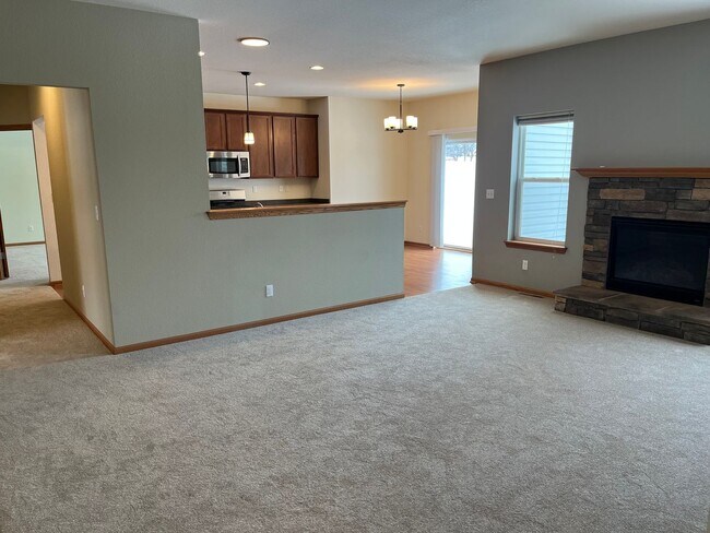 Building Photo - 3 Bedroom 2.5 Bath single family House