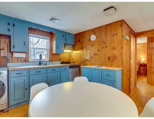 Kitchen - 16 Circuit Rd E