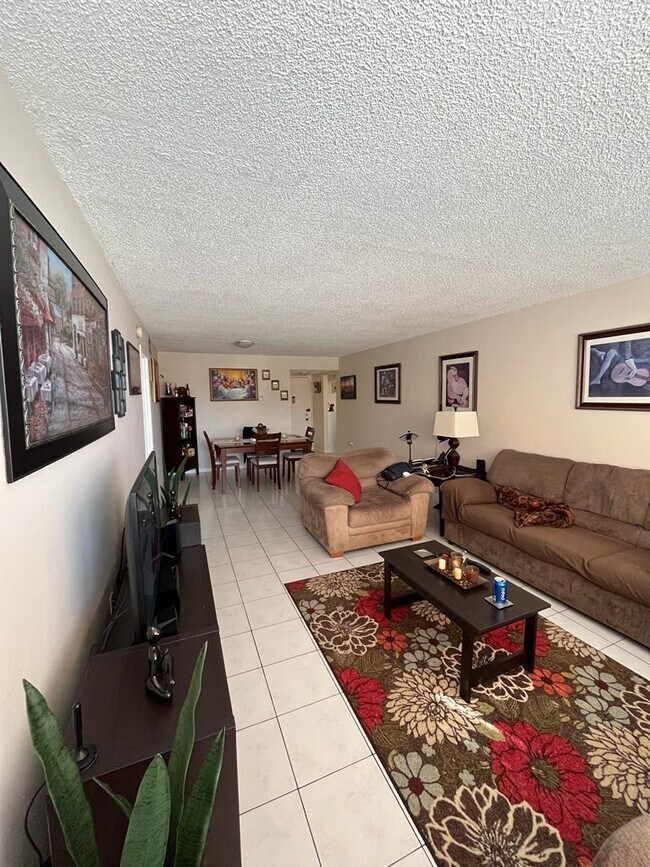 Building Photo - 1200 NE Miami Gardens Dr