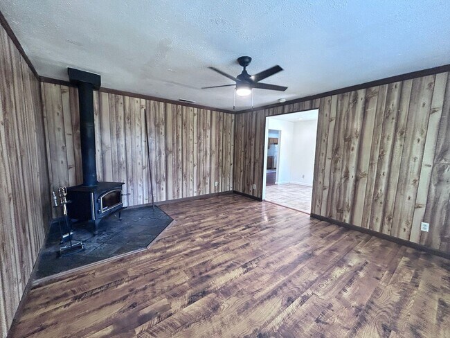 Building Photo - 441 Haggin Ave