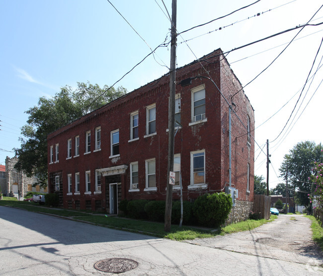 Building Photo - 2409 S Mill St