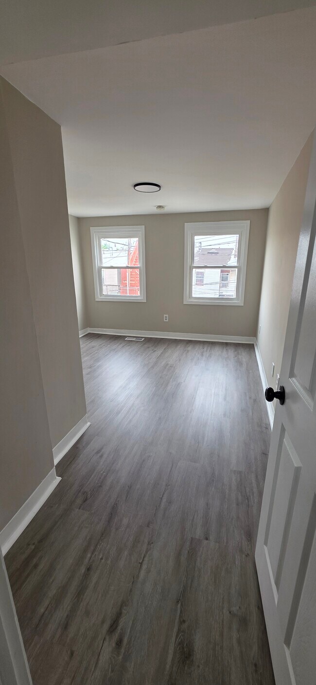 Building Photo - 121 N Bradford St