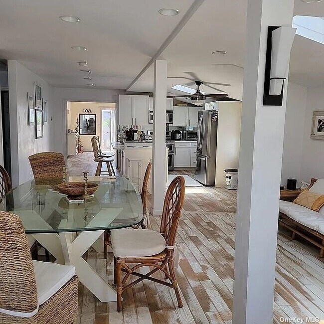Foto del edificio - 242 W Hudson St
