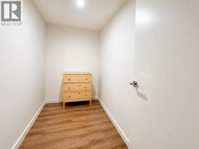 Photo du bâtiment - 6633-6633 Buswell St