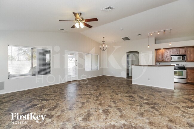 Building Photo - 2060 W Goldmine Mountain Dr