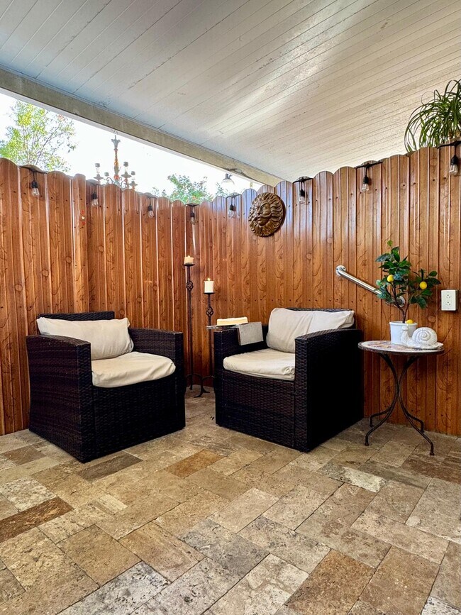 Foto del edificio - 2542 Monroe St