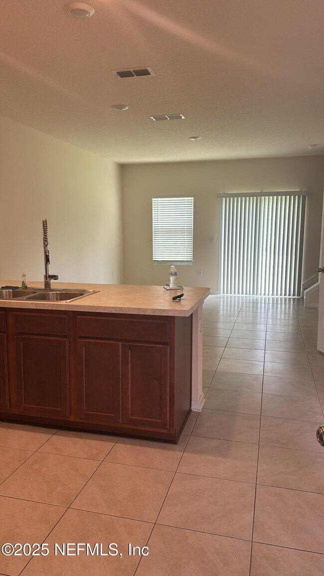 Foto del edificio - 9607 Mira Loma Dr