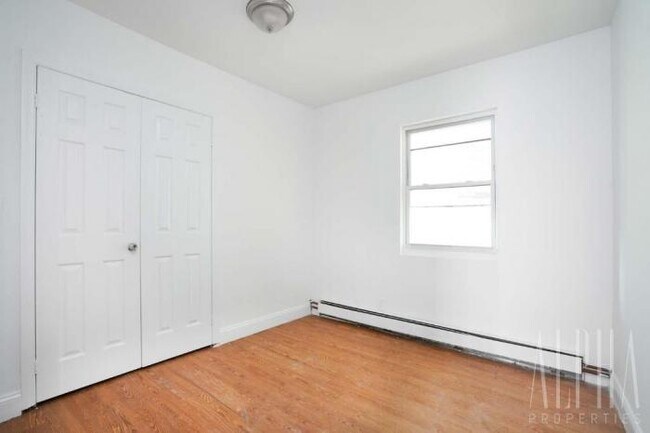 Building Photo - 3 bedroom in FAR ROCKAWAY NY 11693