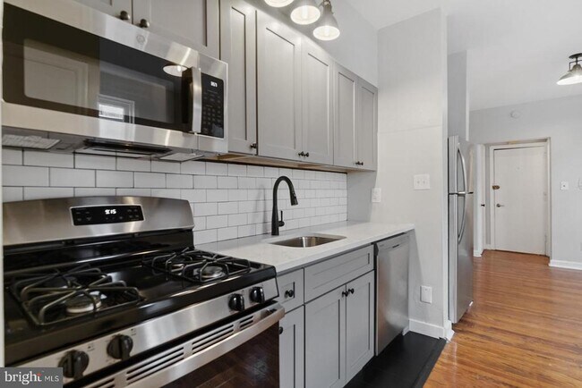 Building Photo - 623-25 Pine St