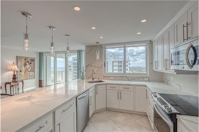 Foto del edificio - 1360 S Ocean Blvd