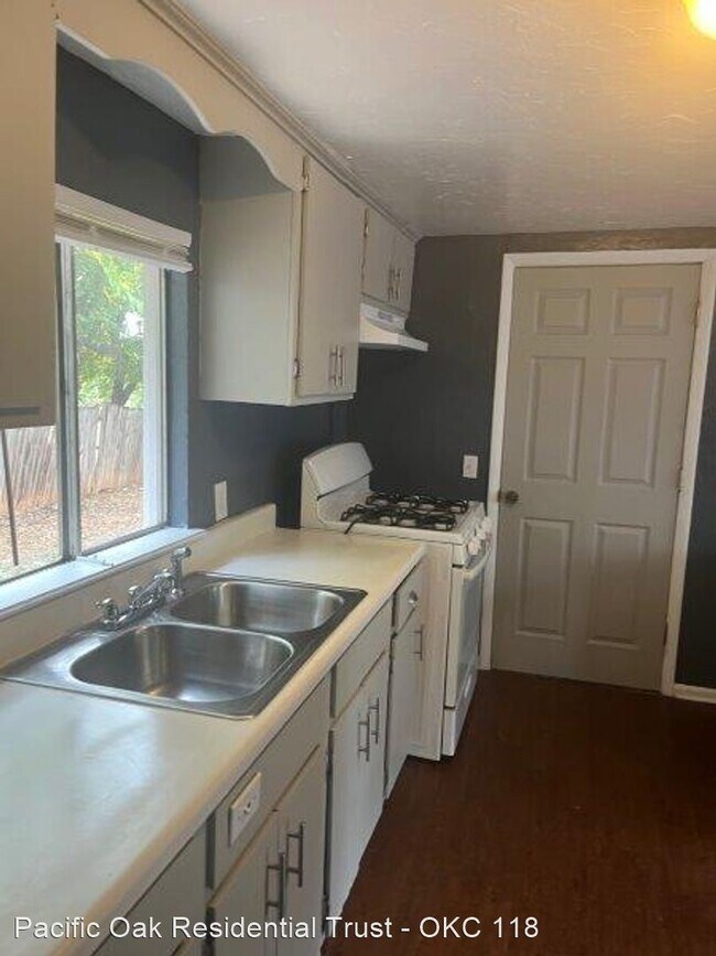 Building Photo - 3 br, 1 bath House - 2443 N Prospect Ave