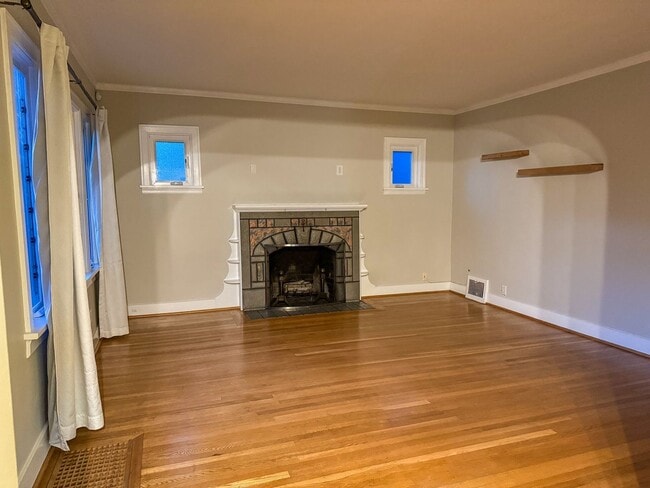 Building Photo - Spacious 4BR House in Portland