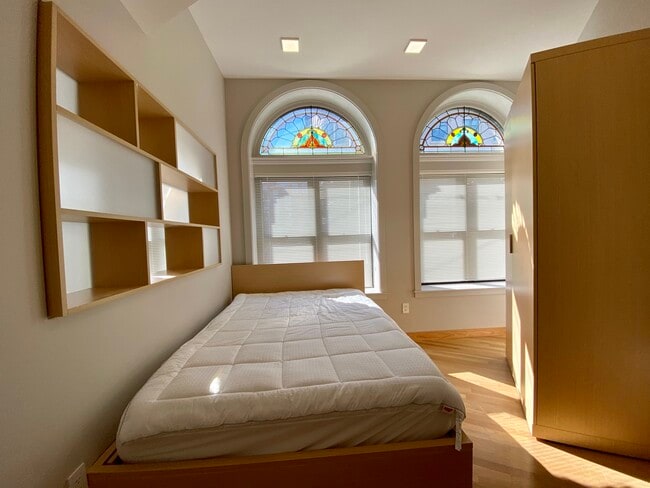 Unit 15 - 115 Mt Auburn (Furnished & Unfurnished Units)