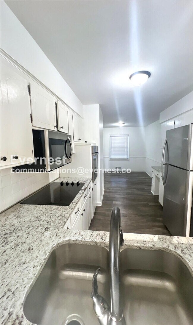 Foto del edificio - 10827 Beacon Ave