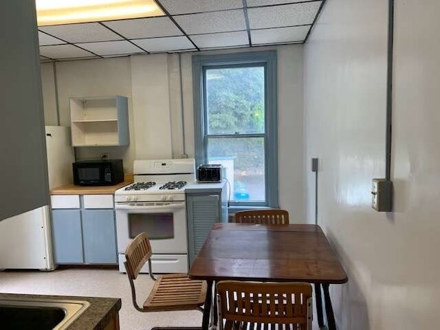 Building Photo - 103 N Quarry St