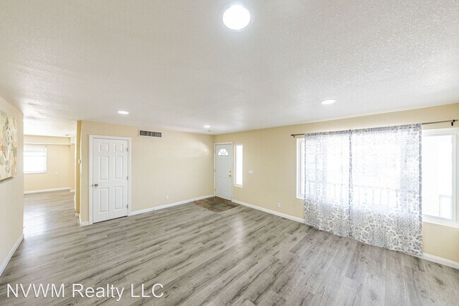 Building Photo - 5 br, 3.5 bath House - 7089 Mountain Moss Dr
