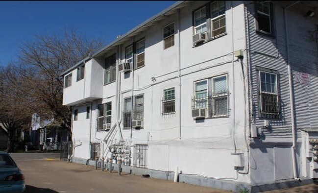 Building Photo - 628 N Sutter St