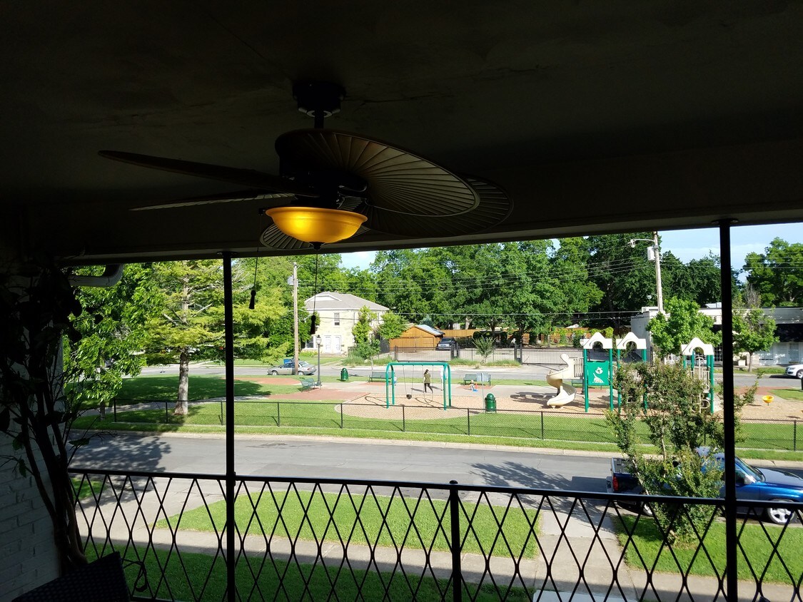 Primary Photo - 5317 Junius St