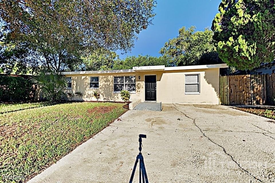 Primary Photo - 645 11th Pl N