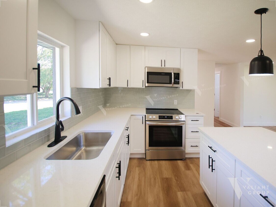 Primary Photo - Beautifully Renovated 3-Bedroom Rental in South Springfield with Contemporary Finishes