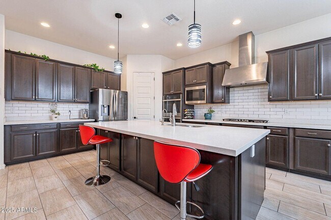 Foto del edificio - Charming 5-bed, 4.5-bath, 3 Car home with ...