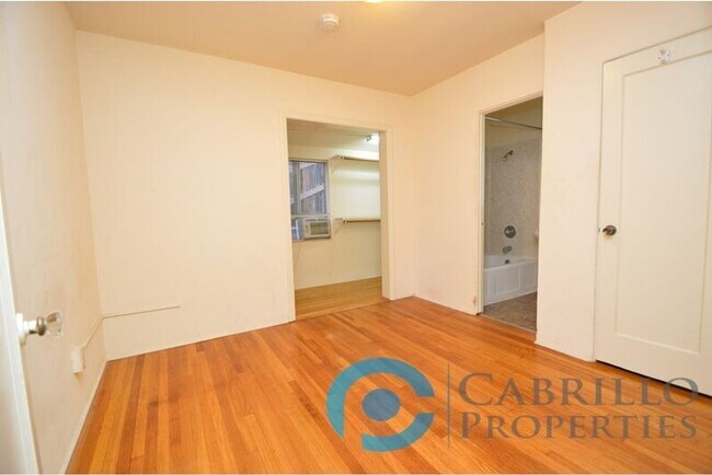 Foto del edificio - 3523 Columbia St