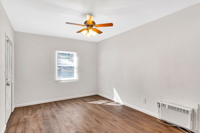 Building Photo - Newly Renovated Studio Apartments in Holli...
