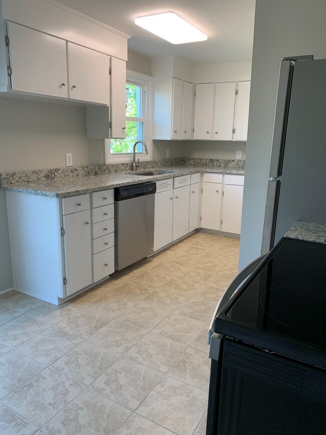 Building Photo - 803 Starling Ave