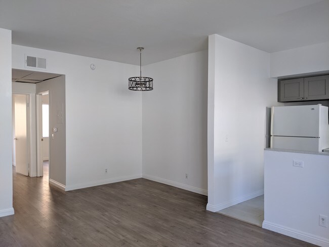 Foto del edificio - 2452 S Centinela Ave