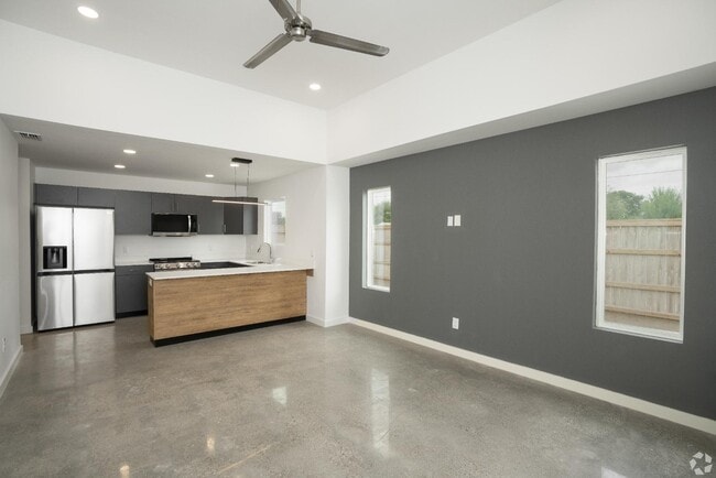 Building Photo - 712 Onyx Dr