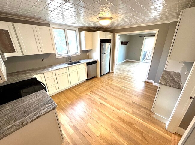 Building Photo - 12 Myrtle St