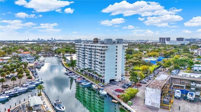 Building Photo - 13155 Ixora Ct